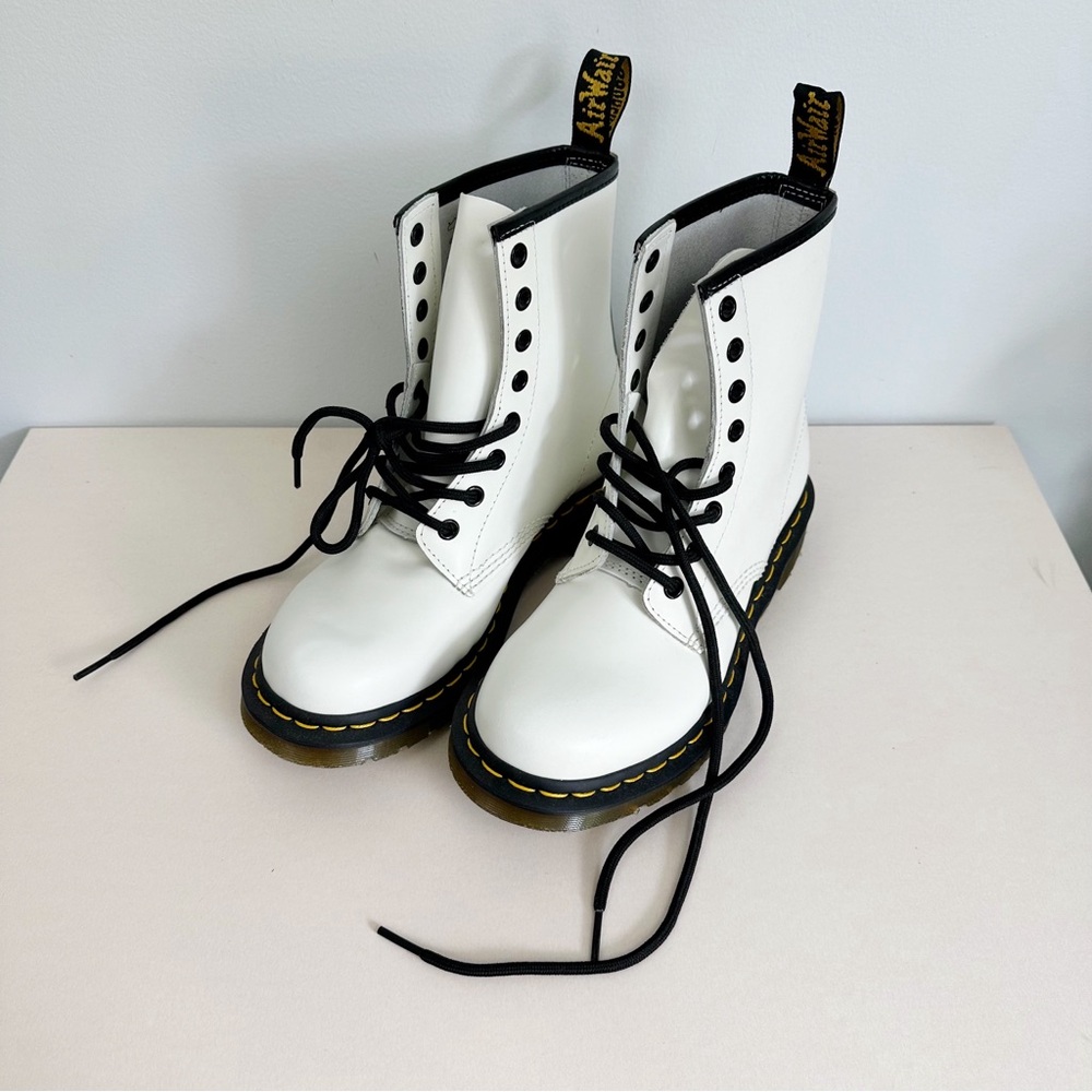NWOT Doc Martens White Lace up 1460 Paschal leather 8-eye boot - Picture 4 of 9